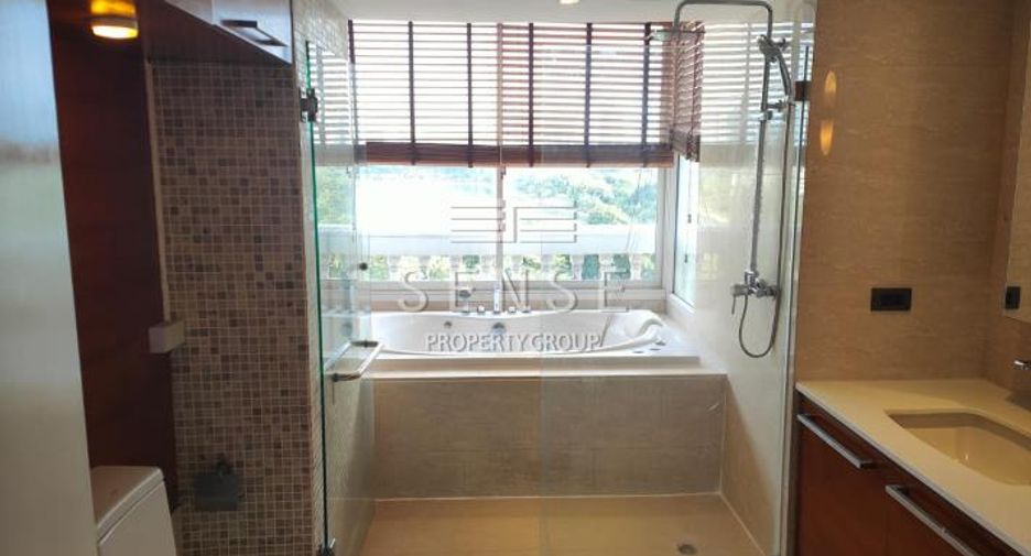 For rent 4 bedrooms condo in Khlong Toei, Bangkok
