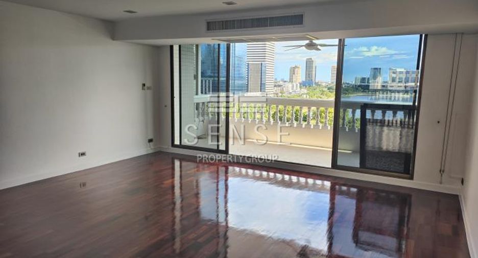 For rent 4 bedrooms condo in Khlong Toei, Bangkok
