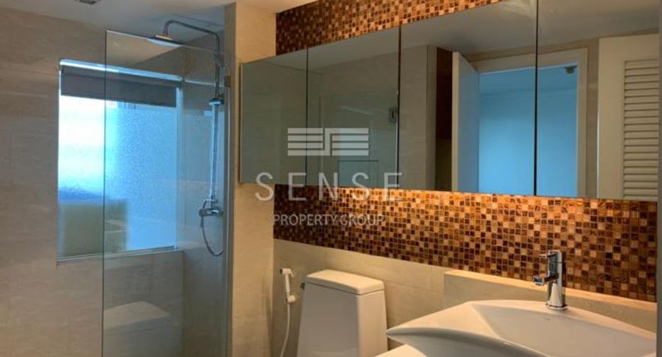For rent 4 bedrooms condo in Khlong Toei, Bangkok