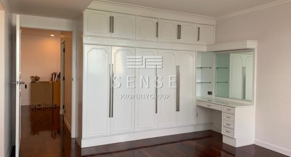 For rent 4 bedrooms condo in Khlong Toei, Bangkok