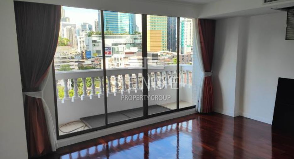 For rent 4 bedrooms condo in Khlong Toei, Bangkok