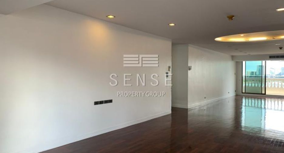 For rent 4 bedrooms condo in Khlong Toei, Bangkok