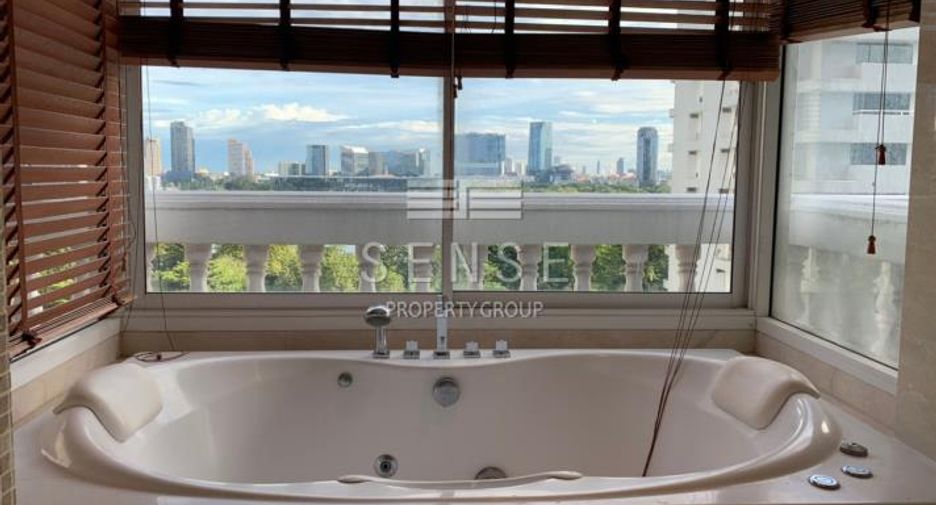 For rent 4 bedrooms condo in Khlong Toei, Bangkok