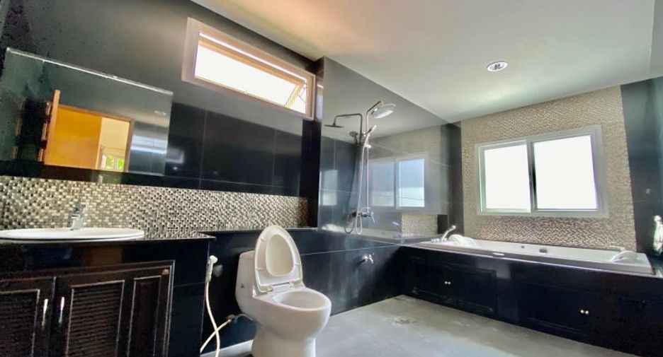 For rent 5 bedrooms house in Bang Lamung, Chonburi