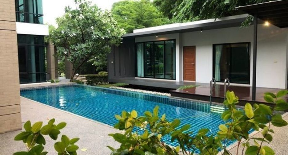 For rent 4 bed villa in Huai Khwang, Bangkok