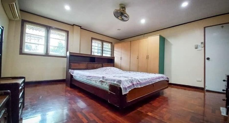 For sale 5 bed house in Bangkok Yai, Bangkok