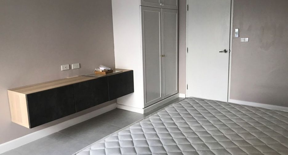 For sale 1 bed condo in Watthana, Bangkok