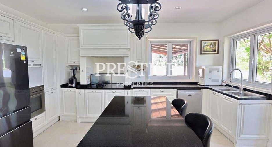 For sale 3 bedrooms house in East Pattaya, Pattaya