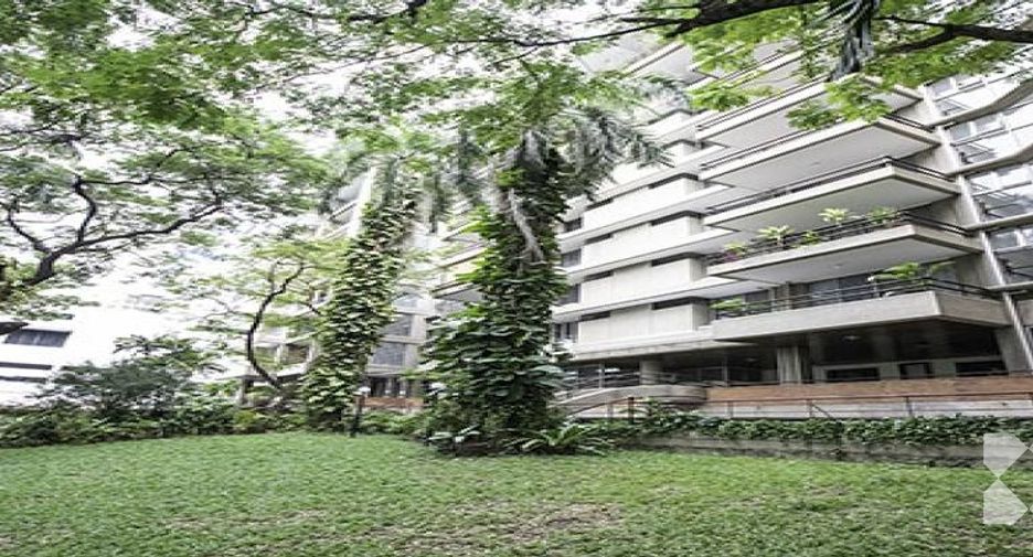For rent 4 bedrooms condo in Khlong Toei, Bangkok