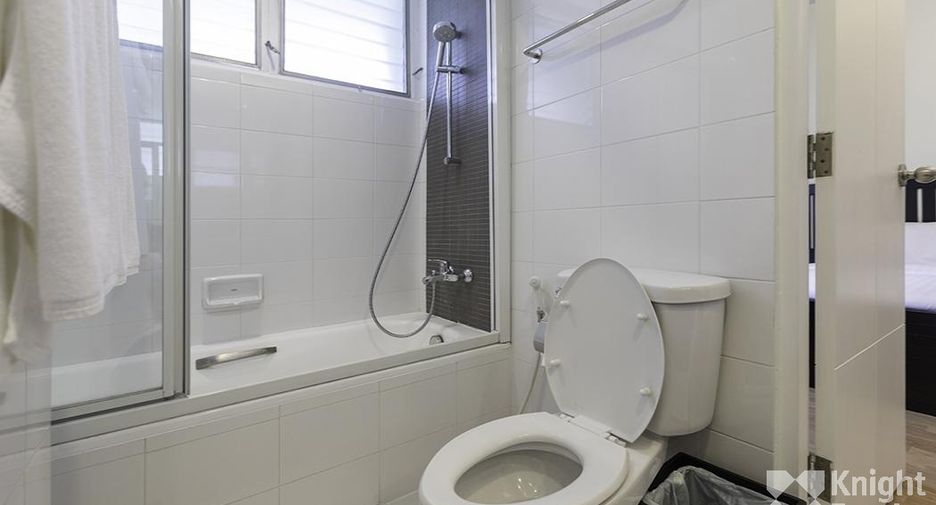 For rent 4 bedrooms condo in Khlong Toei, Bangkok