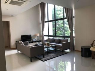 For sale そして for rent 5 Beds house in Huai Khwang, Bangkok