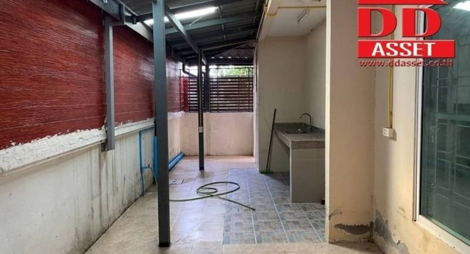 For sale 4 bed house in Bang Nam Priao, Chachoengsao