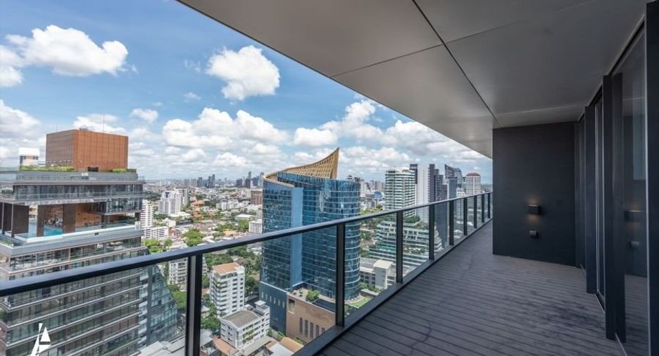 For rent 3 bedrooms condo in Watthana, Bangkok