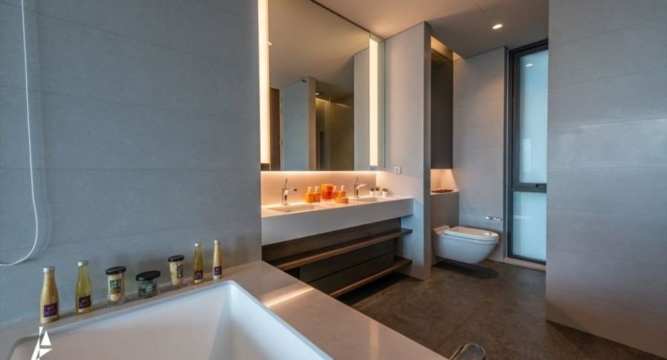 For rent 3 bedrooms condo in Watthana, Bangkok