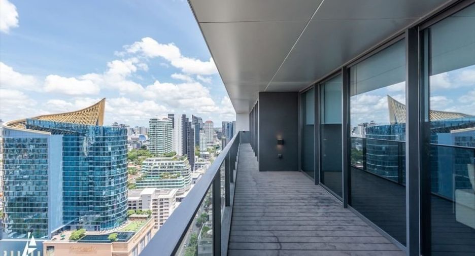 For rent 3 bedrooms condo in Watthana, Bangkok