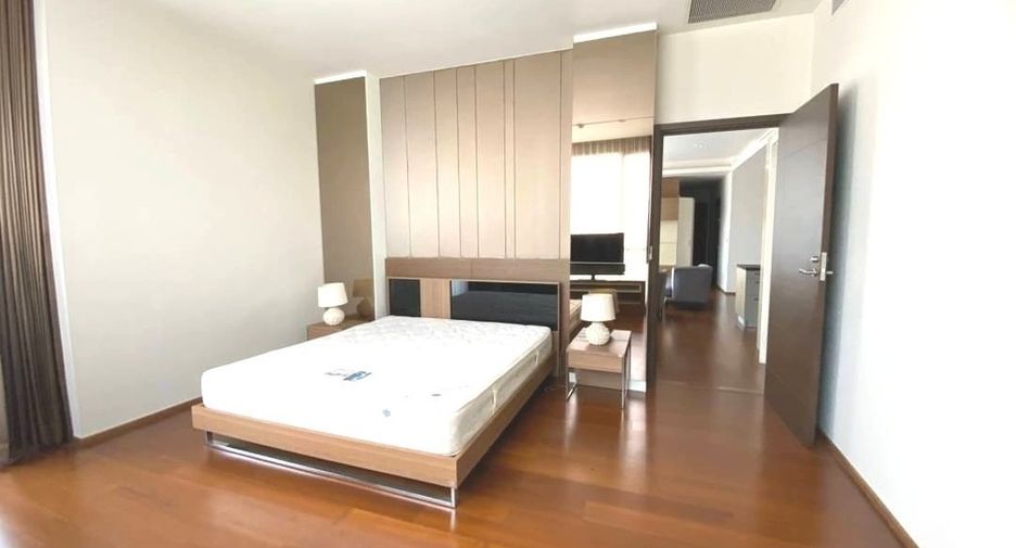For rent 3 bedrooms condo in Watthana, Bangkok