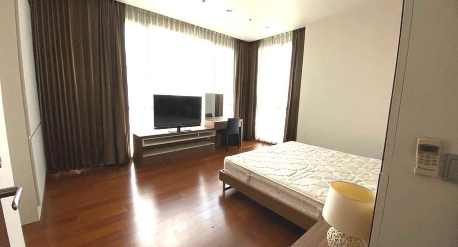 For rent 3 bedrooms condo in Watthana, Bangkok