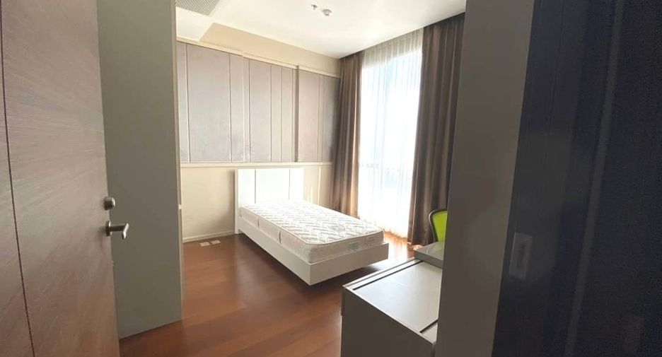 For rent 3 bedrooms condo in Watthana, Bangkok