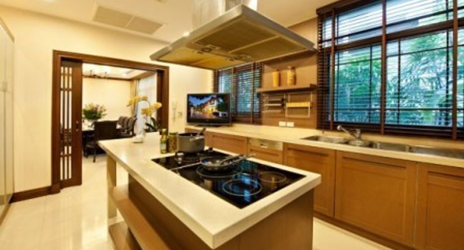 出租 4 卧室 独立屋 在 Khlong San, 曼谷
