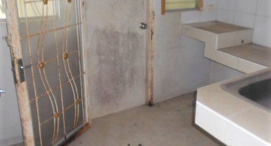 For sale 3 bedrooms house in Krathum Baen, Samut Sakhon