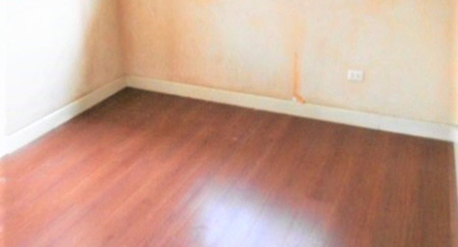 For sale 3 bedrooms house in Krathum Baen, Samut Sakhon