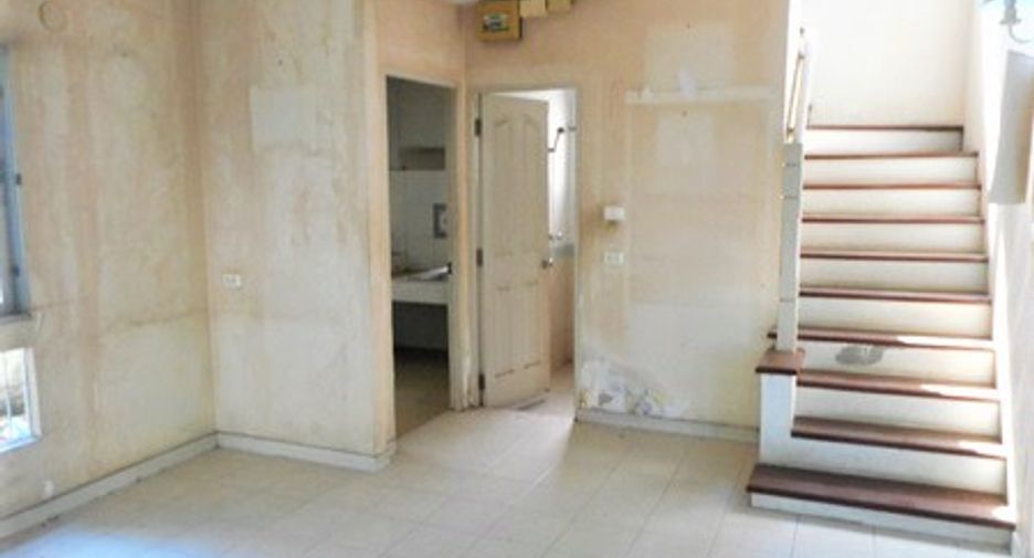 For sale 3 bedrooms house in Krathum Baen, Samut Sakhon