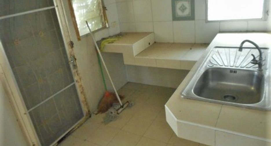 For sale 3 bedrooms house in Krathum Baen, Samut Sakhon