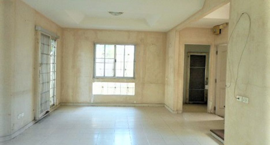 For sale 3 bedrooms house in Krathum Baen, Samut Sakhon
