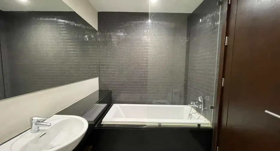 For rent 3 bedrooms condo in Watthana, Bangkok
