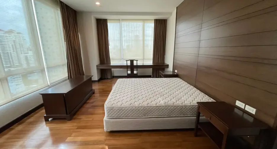 For rent 3 bedrooms condo in Watthana, Bangkok