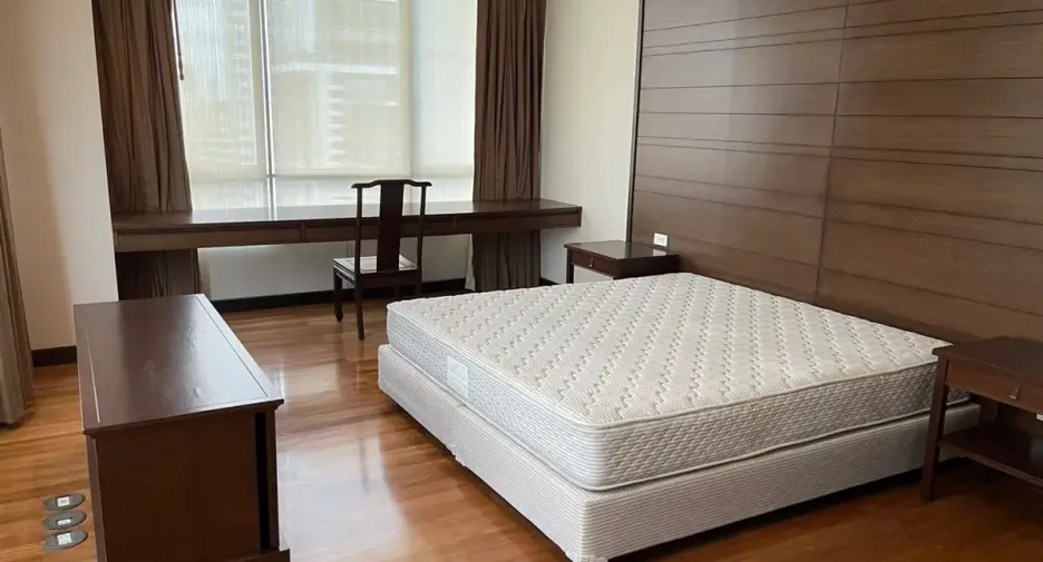 For rent 3 bedrooms condo in Watthana, Bangkok