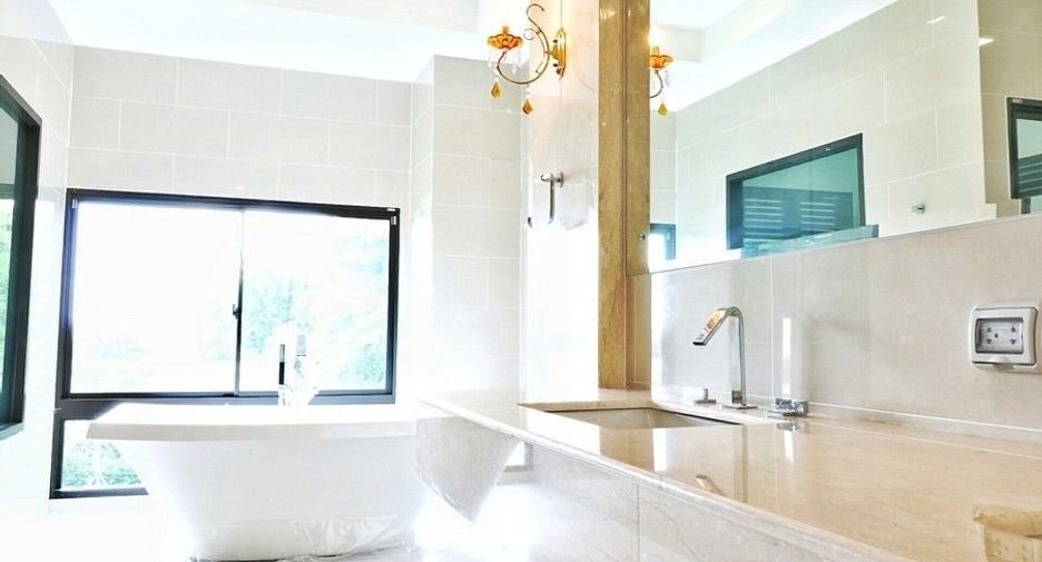 Haus zum Kauf mit 5 Zimmer in Mueang Pathum Thani, Pathum Thani