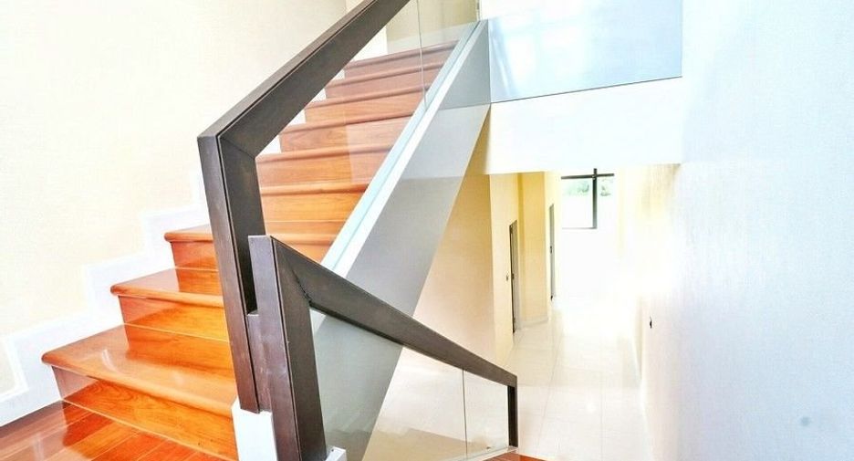 Haus zum Kauf mit 5 Zimmer in Mueang Pathum Thani, Pathum Thani