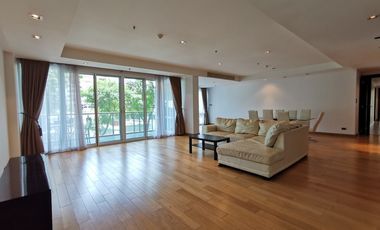 Condo en alquiler y en venta de 4 habitaciones en Khlong Toei, Bangkok