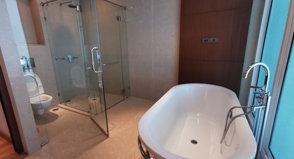 For rent そして for sale 4 ベッドルーム condo in Khlong Toei, Bangkok