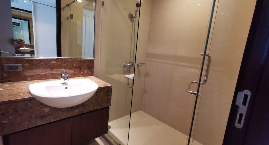 For rent そして for sale 4 ベッドルーム condo in Khlong Toei, Bangkok
