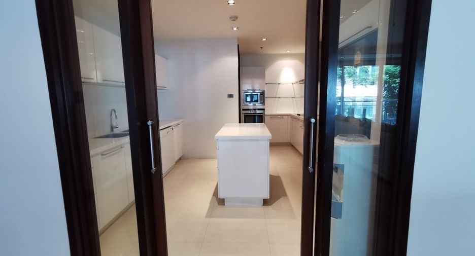 For rent そして for sale 4 ベッドルーム condo in Khlong Toei, Bangkok