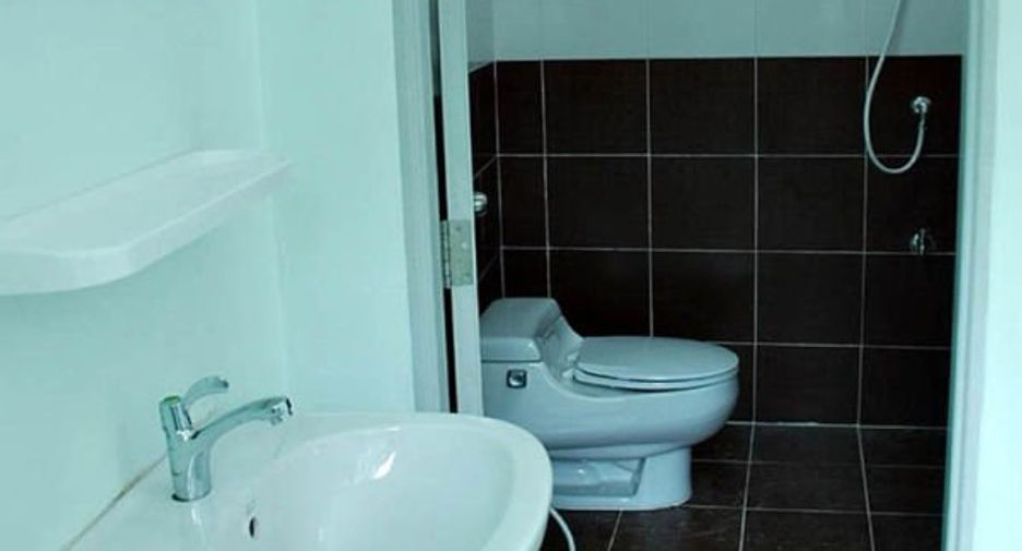 For sale 3 bedrooms retail Space in Bang Khae, Bangkok
