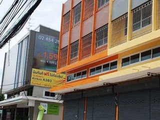 For sale 3 bedrooms retail Space in Bang Khae, Bangkok