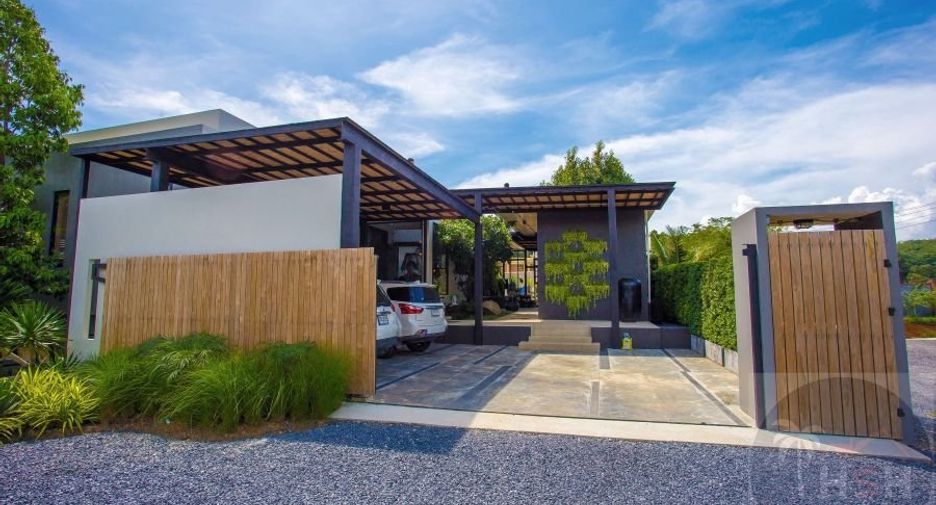 For rent and for sale 4 bedrooms villa in Thalang, Phuket