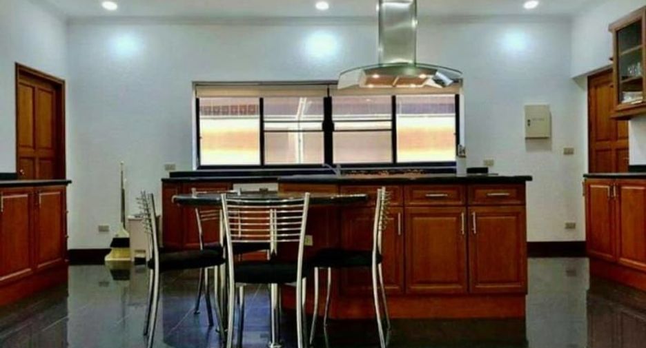 À louer 5 chambres villa à Bang Lamung, Chonburi