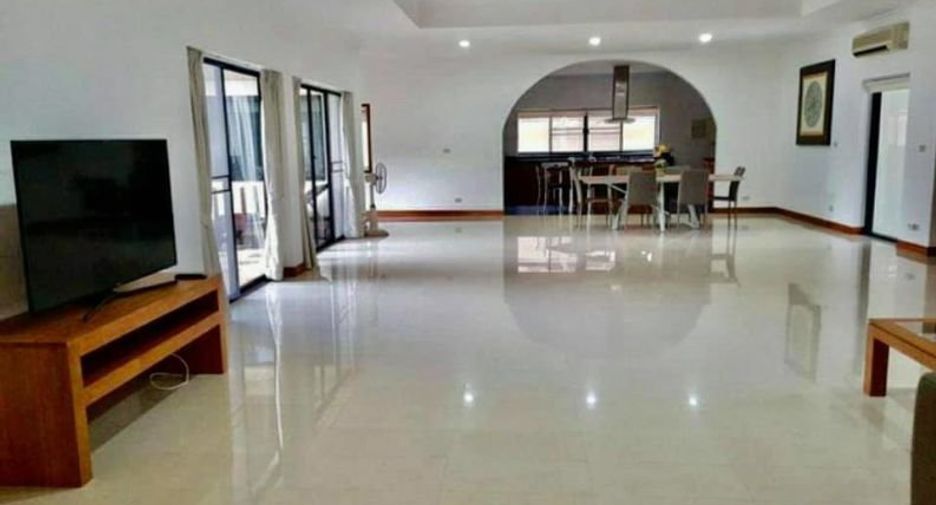 À louer 5 chambres villa à Bang Lamung, Chonburi