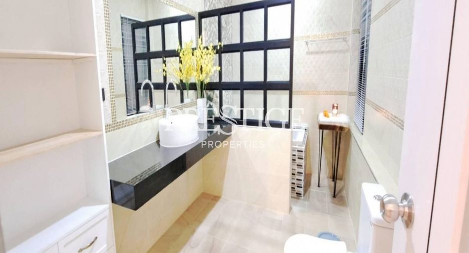 For rent and for sale 6 bedrooms house in Bang Lamung, Chonburi