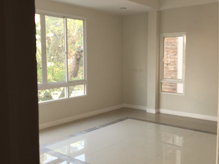 For sale 6 Beds house in Wang Thonglang, Bangkok