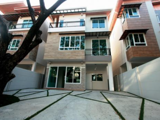 For sale 6 Beds house in Wang Thonglang, Bangkok