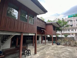 For rent そして for sale studio house in Khlong Toei, Bangkok