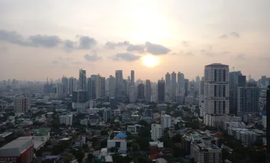 For sale 1 bed condo in Khlong Toei, Bangkok