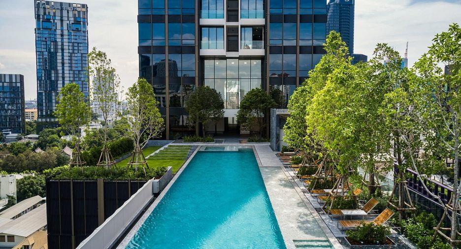For sale 1 bed condo in Khlong Toei, Bangkok