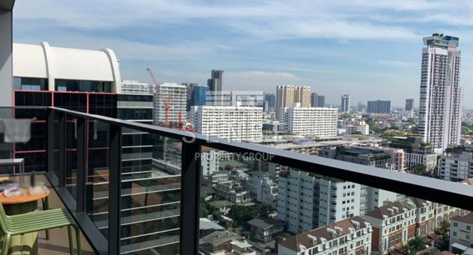 For sale 5 bedrooms condo in Watthana, Bangkok