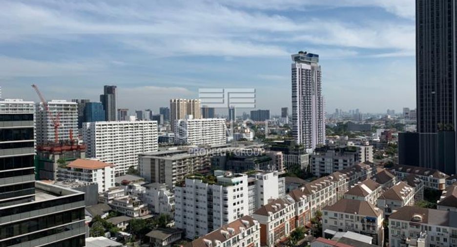 For sale 5 bedrooms condo in Watthana, Bangkok